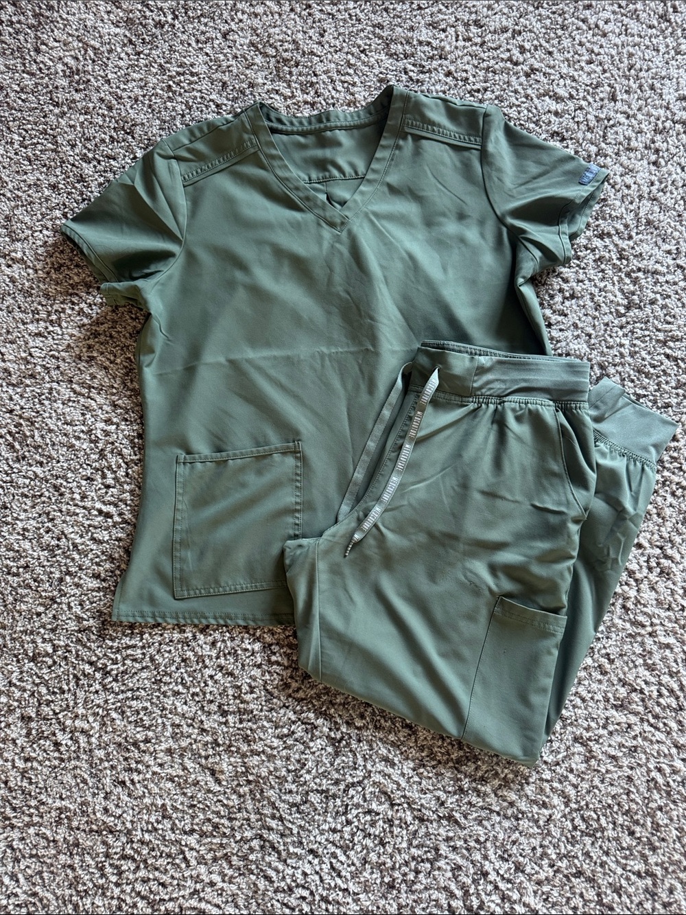 Size L Med Couture Insight Scrub Top and Joggers in Olive